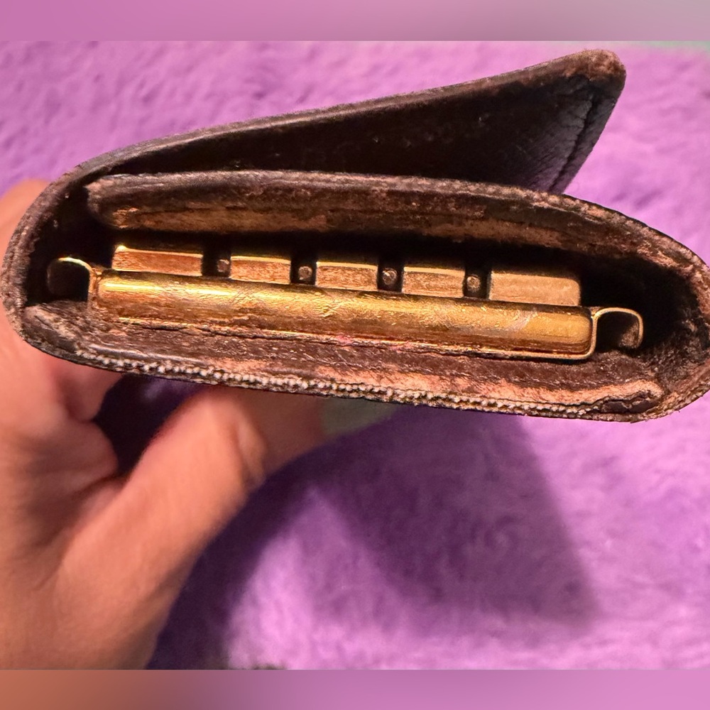Louis Vuitton 4 Key Holder - Picture 3 of 10